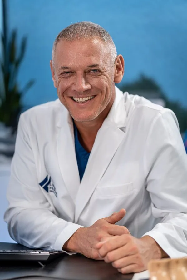 Dr. Lohuis